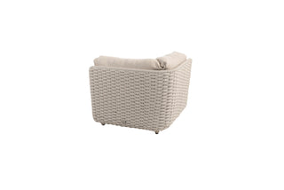 Das 4Seasons Lounge-Set Casanova Rope Latte von Zeo Living besteht aus einem Korbsessel mit beigen wetterfesten Kissen und einem eleganten Seildesign, Seitenansicht auf weißem Hintergrund.