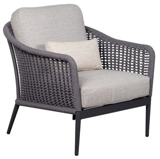 Das DeVries Lounge-Set Lanzarote Rope in Grau besteht aus einem gewebten Loungesessel mit strukturiertem Polster, einem kleinen beigen Kissen und einem eleganten Aluminium-Gestell, perfekt für jede Einrichtung.