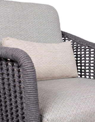 DeVries Lounge-Set Lanzarote Rope grau: Ein grauer Sessel mit beigem Sitzkissen, elegant verarbeitet im Rope-Geflecht-Design.