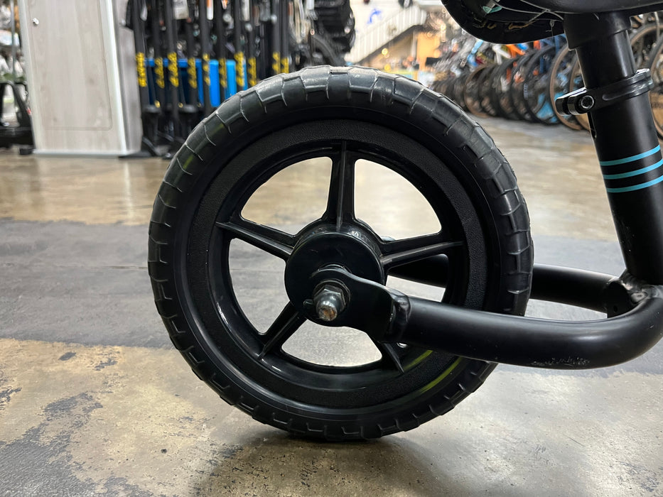 Batch Balance Bike - Black DEMO