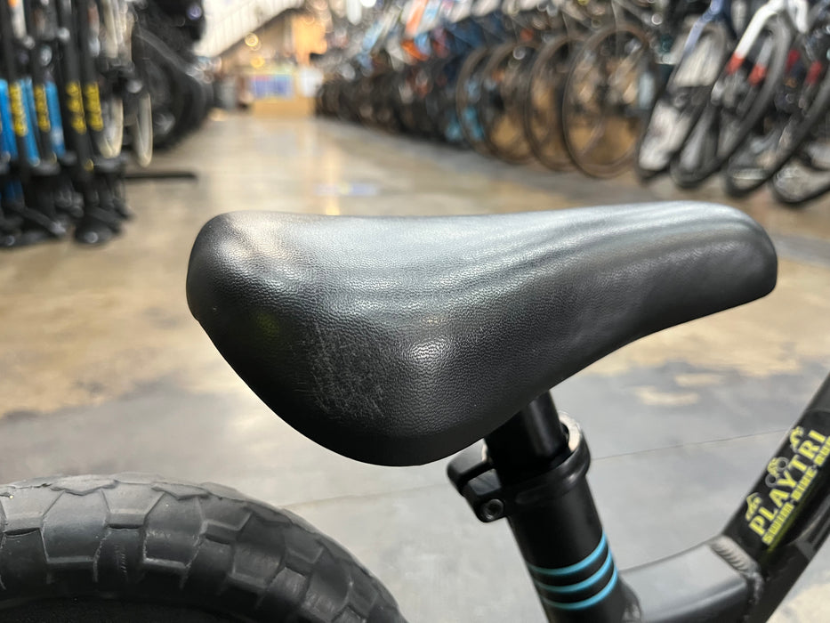 Batch Balance Bike - Black DEMO