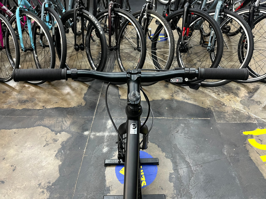 Batch The Urban Bike 27.5" Shimano Tourney - Matte Black DEMO