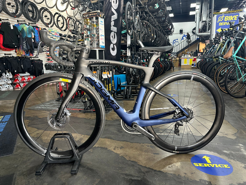 Pinarello Dogma F Disc SRAM Red eTap AXS - Enve Foundation 45