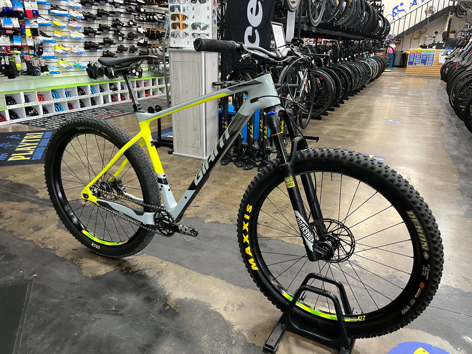 Giant XTC Advanced 27.5+ Single Speed - Grey USED