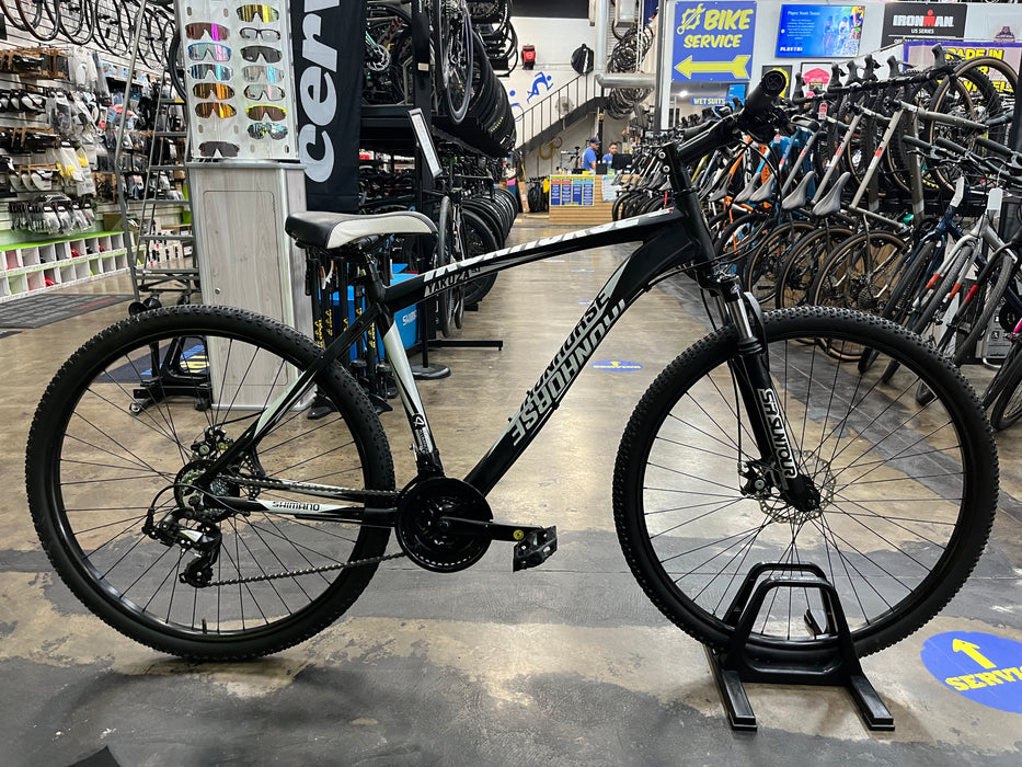 Iron Horse Yakuza 5.1 Mountain Bike Shimano Tourney 7 Speed - Black/Silver USED