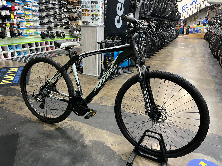 Iron Horse Yakuza 5.1 Mountain Bike Shimano Tourney 7 Speed - Black/Silver USED