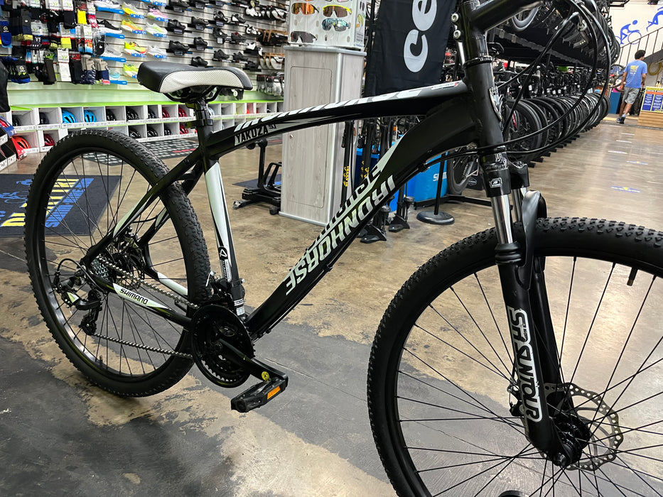 Iron Horse Yakuza 5.1 Mountain Bike Shimano Tourney 7 Speed - Black/Silver USED