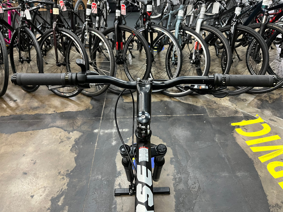 Iron Horse Yakuza 5.1 Mountain Bike Shimano Tourney 7 Speed - Black/Silver USED