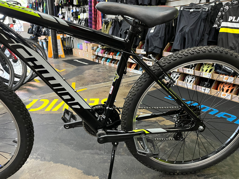 Schwinn Ranger Mountain Bike Shimano Tourney 7 Speed - Black/Grey/Green USED