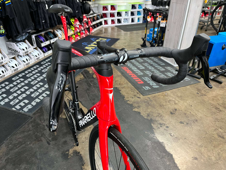 Pinarello Dogma F Disc SRAM Rival eTap AXS - Power Meter - DT Swiss P1800 Spline