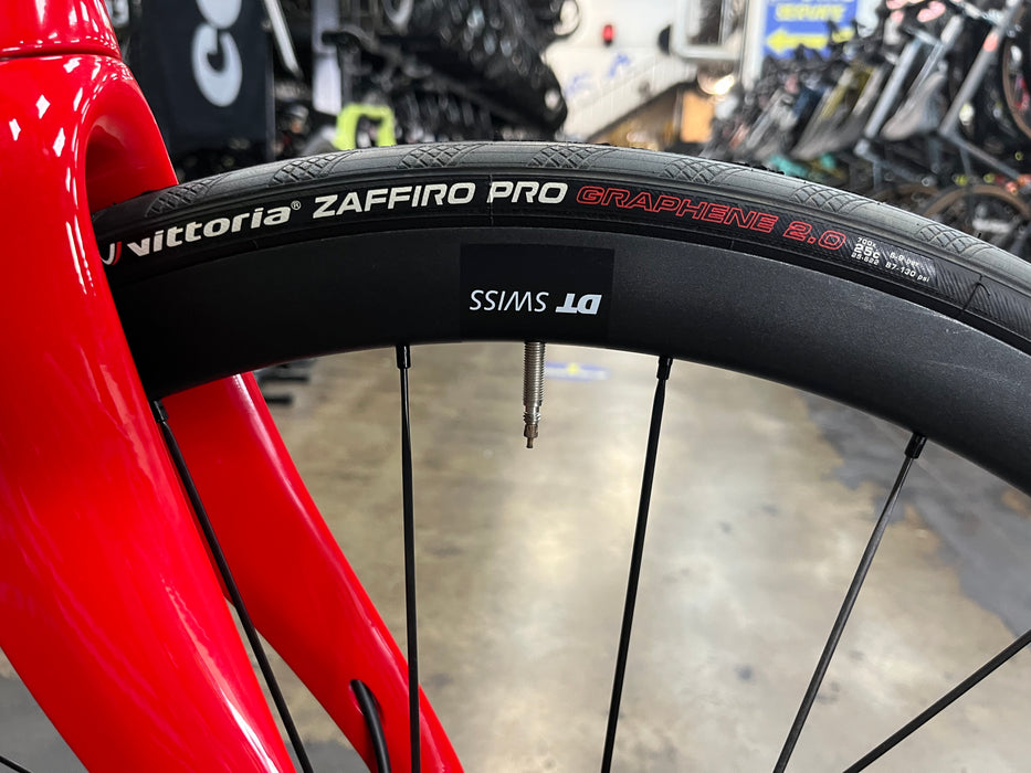 Pinarello Dogma F Disc SRAM Rival eTap AXS - Power Meter - DT Swiss P1800 Spline