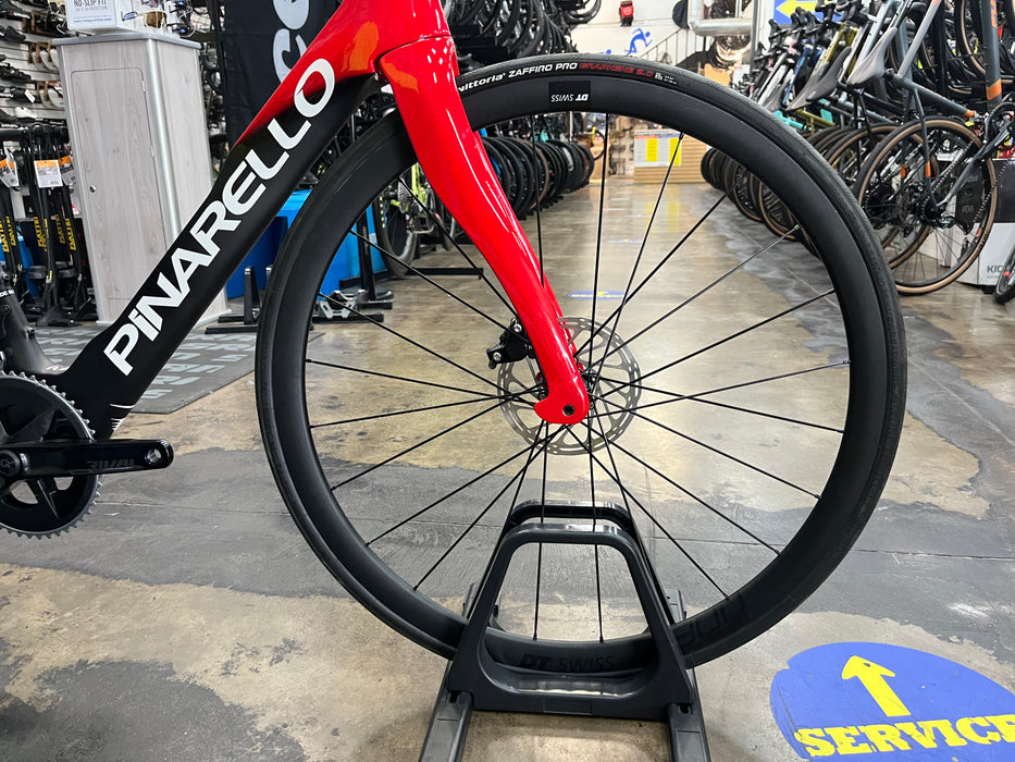 Pinarello Dogma F Disc SRAM Rival eTap AXS - Power Meter - DT Swiss P1800 Spline