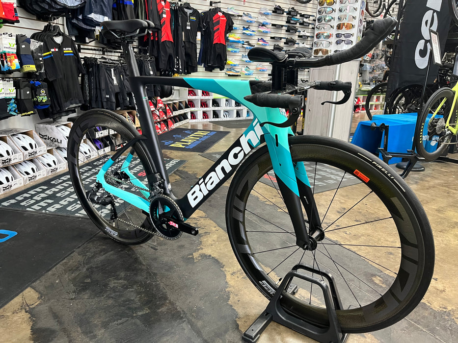 Bianchi Aquila CV SRAM Rival eTap AXS ZIPP 404 Firecrest Wheels - Celeste