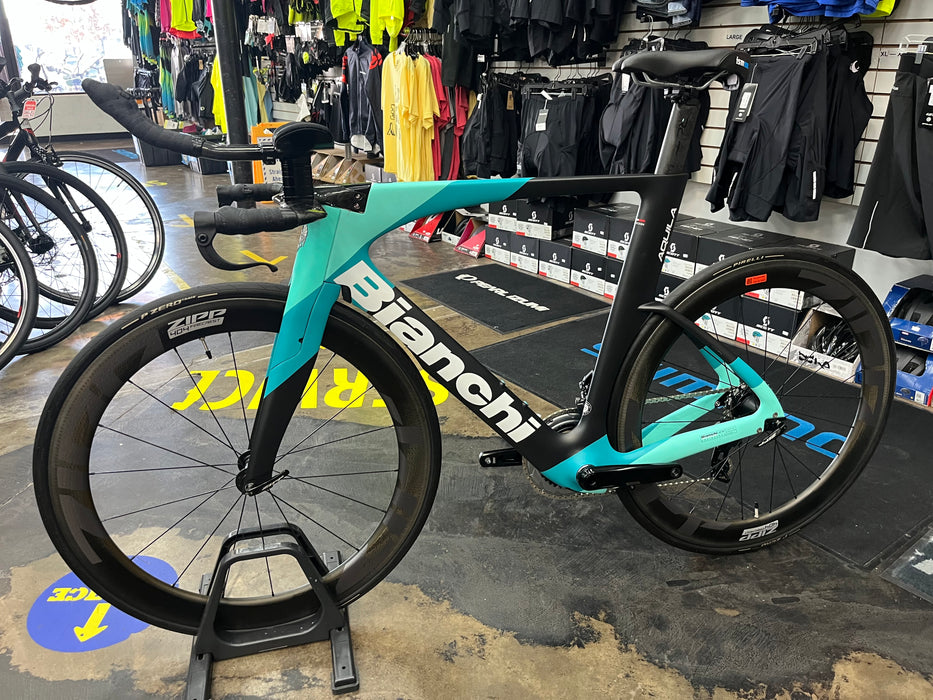 Bianchi Aquila CV SRAM Rival eTap AXS ZIPP 404 Firecrest Wheels - Celeste
