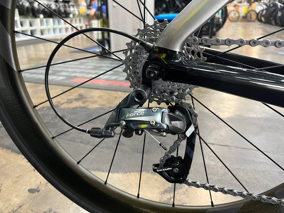Argon 18 E-117 Tri SRAM Force 22 w/ZIPP 404 Firecrest Wheels - Silver Rabbit Black Gloss