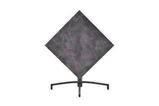Der KETTLER Gartentisch Tube 80x80cm HPL Beton/Alu. Anthrazit verfügt über eine quadratische, strukturierte schwarze Platte auf einem Stativfuß aus Aluminium-Gestell, entworfen von der Marke Kettler.