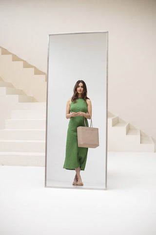 Handed By Shopper Solo