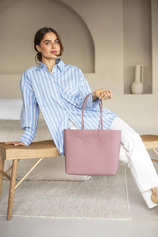 Handed By Shopper Solo