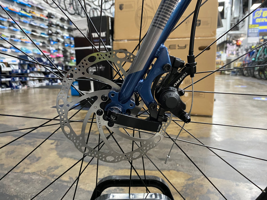 Fuji Absolute 1.9 Disc Shimano Tourney 8 Speed - Dark Blue